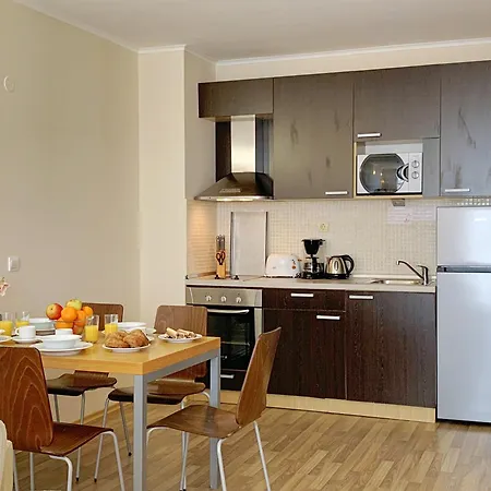 Beachfront Sea View & 5 Swimming Pools Apartman Obzor
