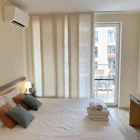 Apartman Beachfront Sea View & 5 Swimming Pools *