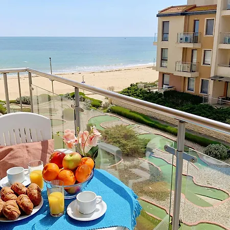 Beachfront Sea View & 5 Swimming Pools Apartman Obzor