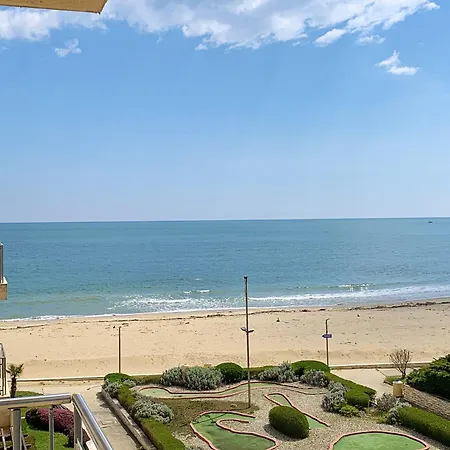 Apartman Beachfront Sea View & 5 Swimming Pools