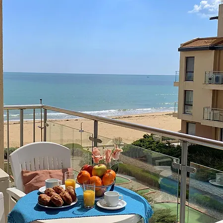Apartman Beachfront Sea View & 5 Swimming Pools *