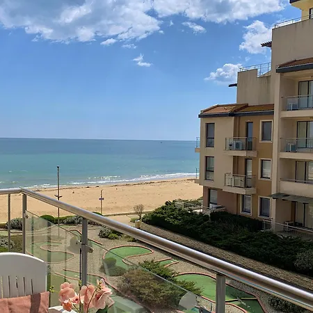 Beachfront Sea View & 5 Swimming Pools Apartman *