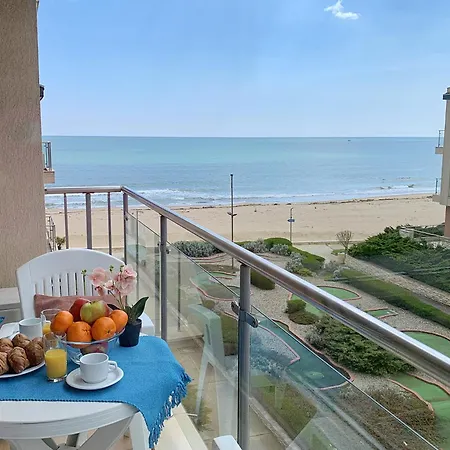 Beachfront Sea View & 5 Swimming Pools Apartman