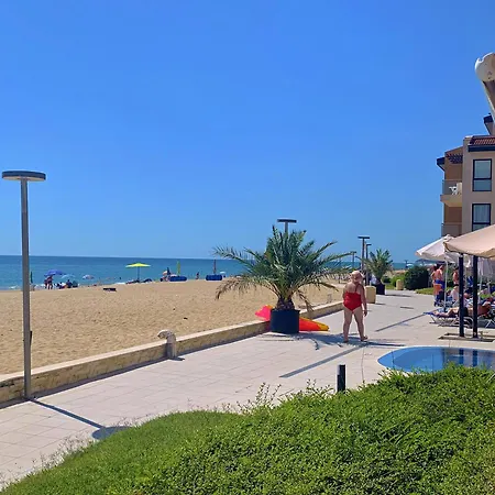 Beachfront Sea View & 5 Swimming Pools Apartman