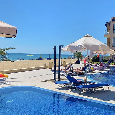 Beachfront Sea View & 5 Swimming Pools Apartman *