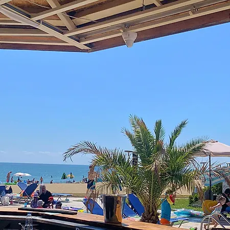 Apartman Beachfront Sea View & 5 Swimming Pools *