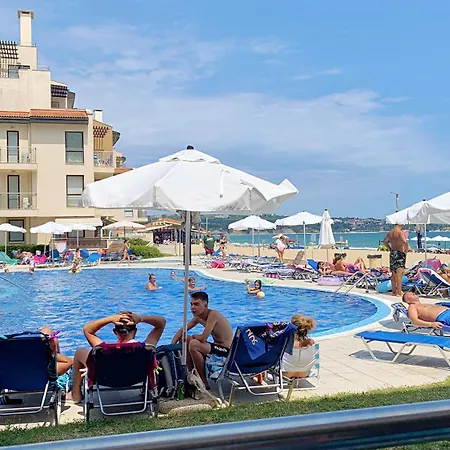 Beachfront Sea View & 5 Swimming Pools * Obzor