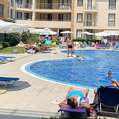Beachfront Sea View & 5 Swimming Pools Apartman Obzor