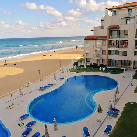 Beachfront Sea View & 5 Swimming Pools Apartman