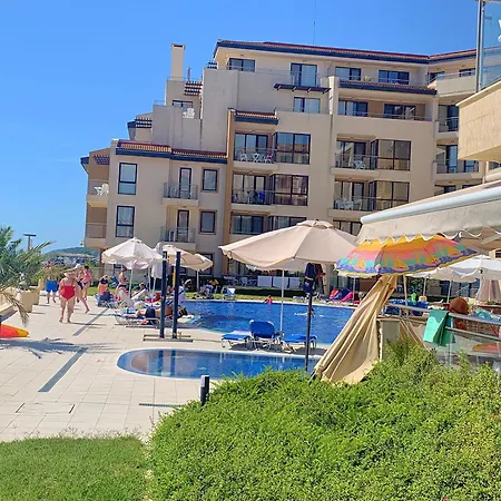 Beachfront Sea View & 5 Swimming Pools * Обзор